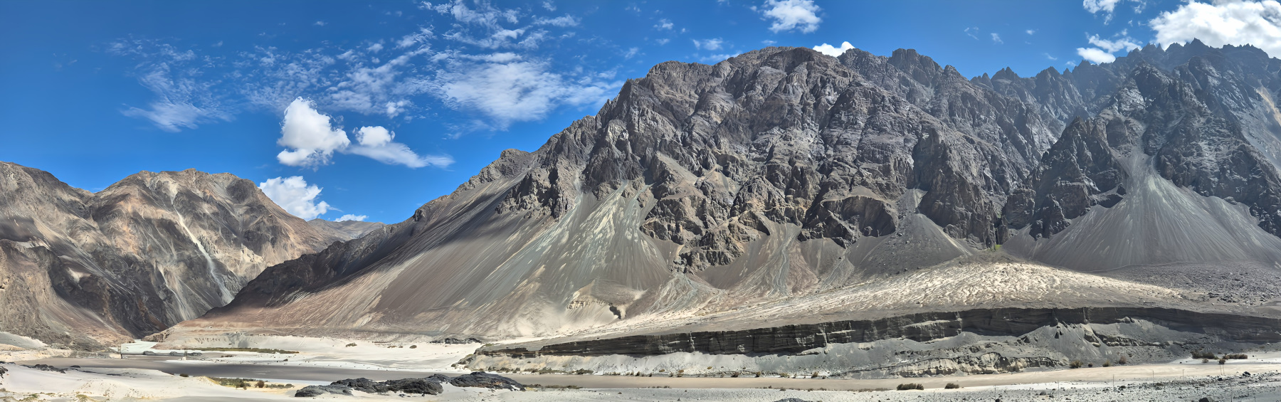 Inde Ladakh Hunder à Turtuk Inde Ladakh Hunder à Turtuk