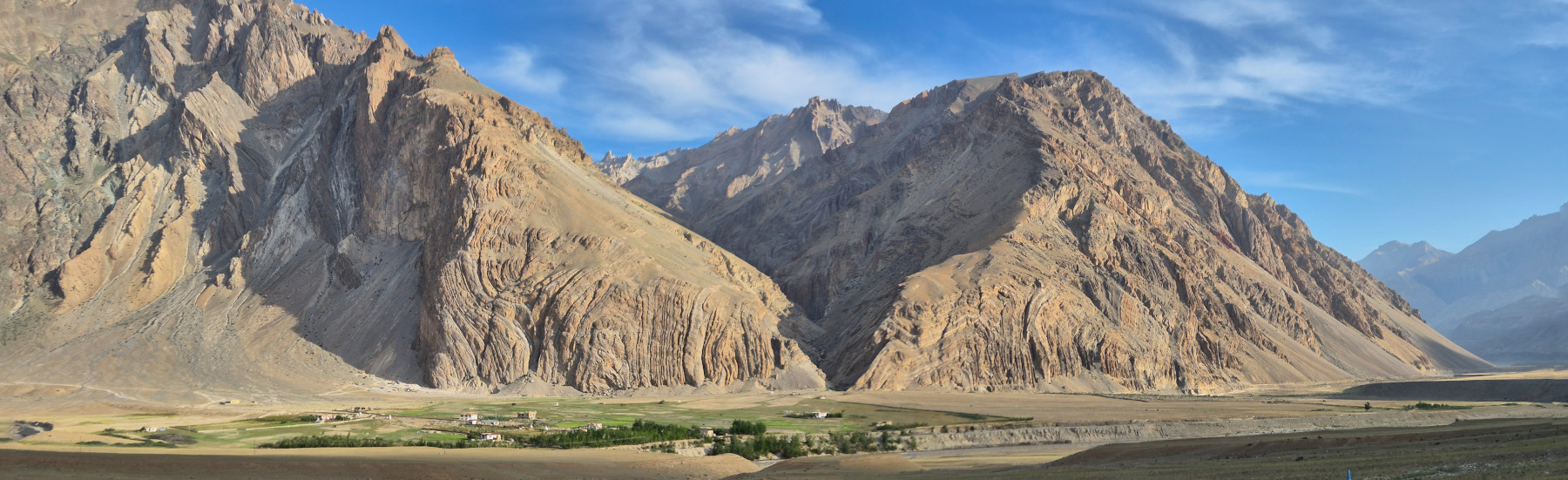 Inde Ladakh route de Stongday à Lamayuru. La route longe la rivière Zanskar. Inde Ladakh route de Stongday à Lamayuru
