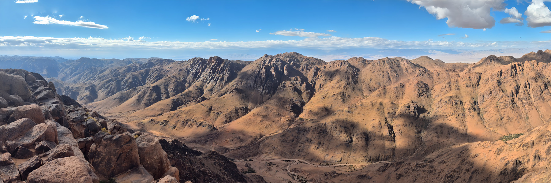 Du haut du mont Amlal 2 530 M d'altitude. Maroc Djebel Saghro jour 2