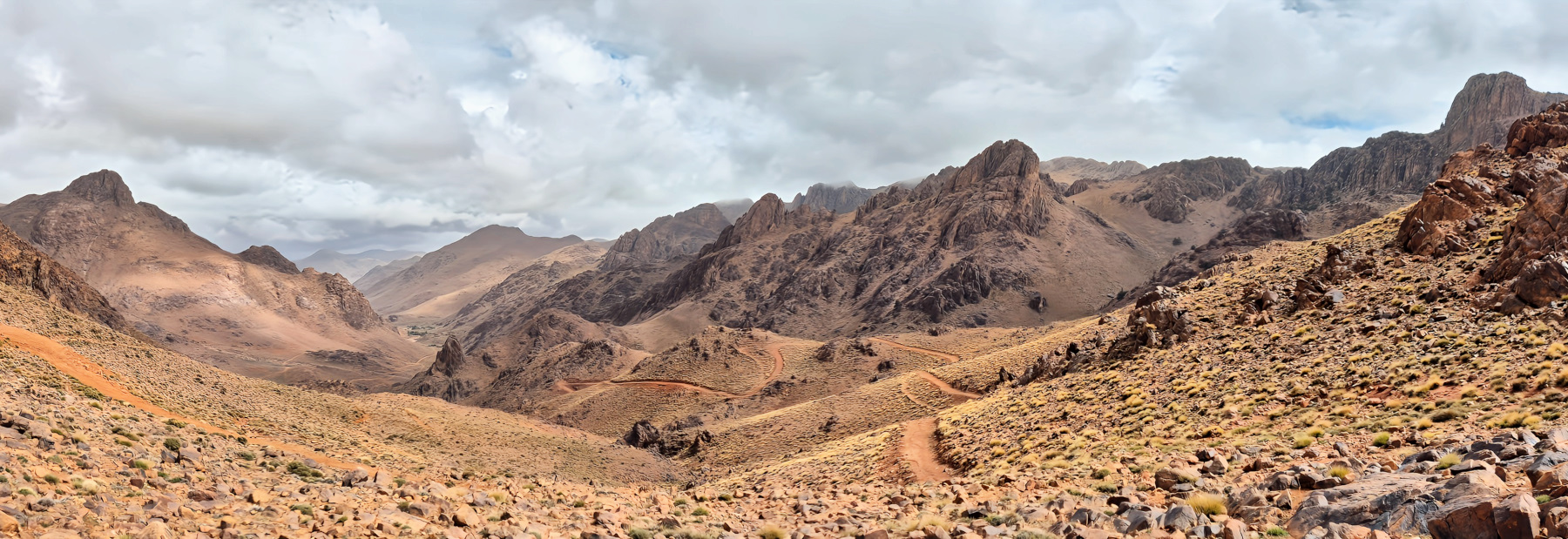 Arrivés au col, nous changeons de vallée. Maroc Djebel Saghro jour 3