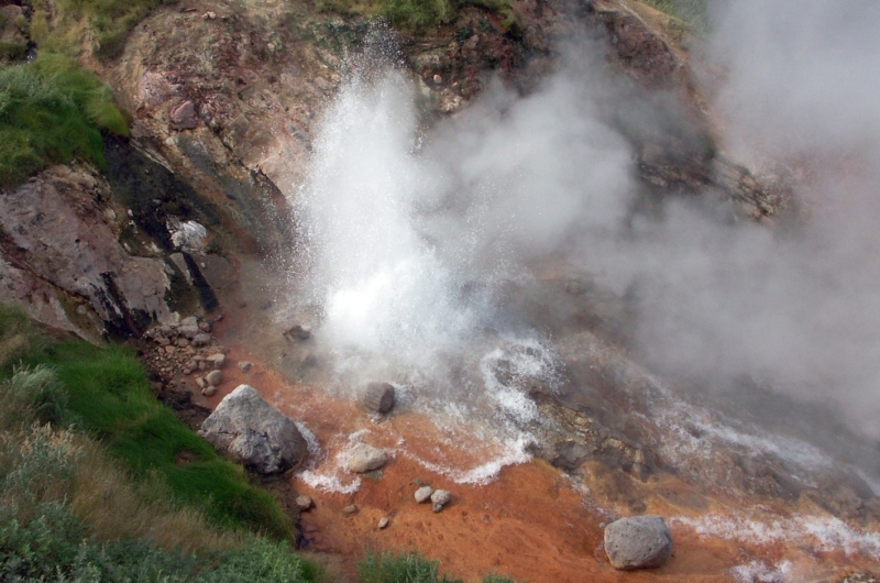 La vallée des geysers. La vallée des geysers.