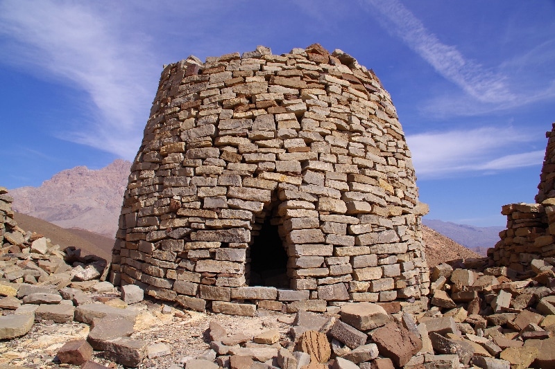 Tombes d'Al Ayn sur fond de Djebel Misht. Tombes d'Al Ayn sur fond de Djebel Misht.