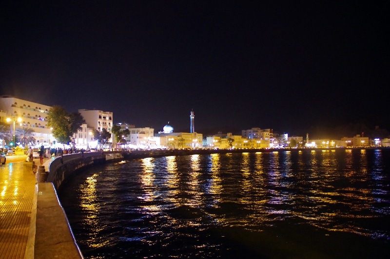 Corniche de Mascate by night. Corniche de Mascate by night.