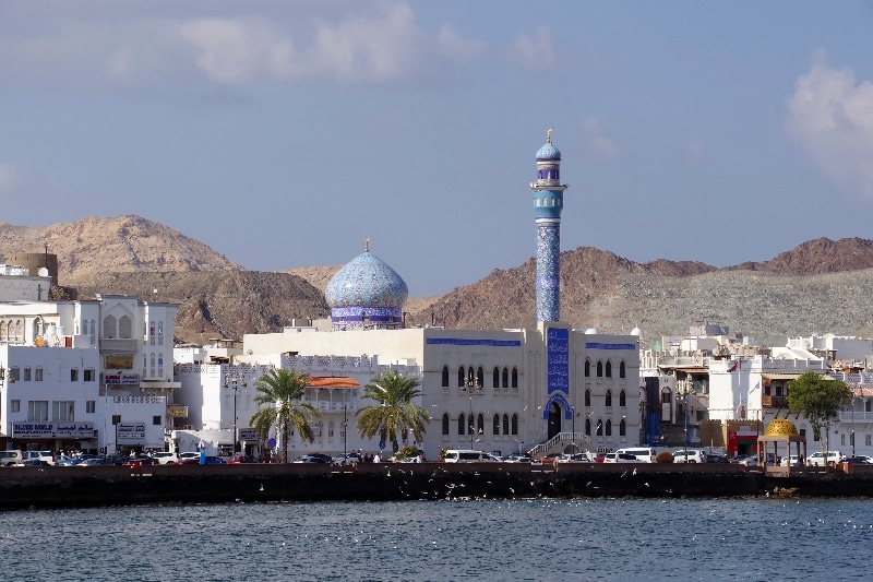 Mosquée sur la corniche de Mutrah à Mascate. Mosquée sur la corniche de Mutrah à Mascate.
