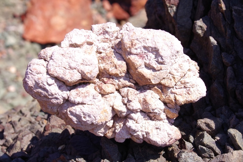Minéraux de la colline de Zuha. On retrouve beaucoup de sulfures métalliques. Minéraux de la colline de Zuha. On retrouve beaucoup de sulfures métalliques.