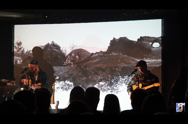Àsgeir accompagné de Júlíus. Àsgeir accompagné de Júlíus.