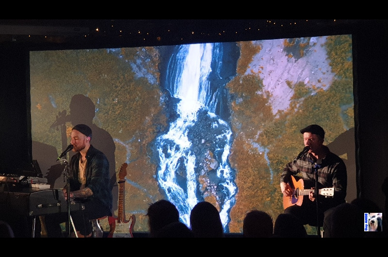 Àsgeir accompagné de Júlíus. Àsgeir accompagné de Júlíus.