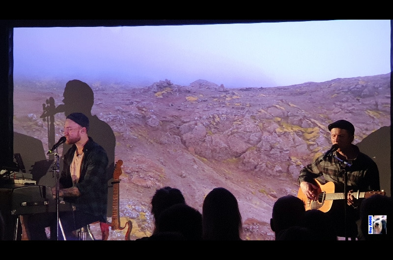 Àsgeir accompagné de Júlíus. Àsgeir accompagné de Júlíus.