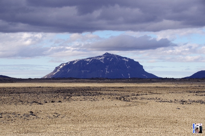 Volcan Herðubreið (Herdubreid). Volcan Herðubreið (Herdubreid).