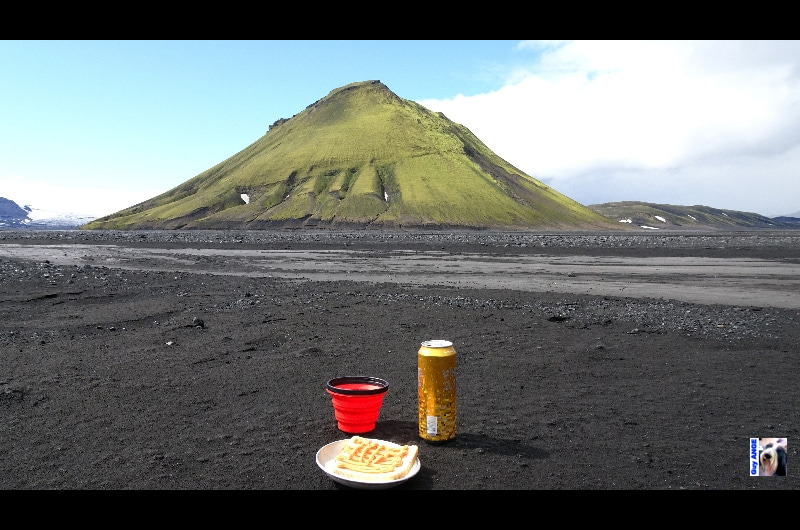 Volcan Mælifell en bordure du Mýrdalsjökull. C'est l'apéro ! Volcan Mælifell en bordure du Mýrdalsjökull. C'est l'apéro !