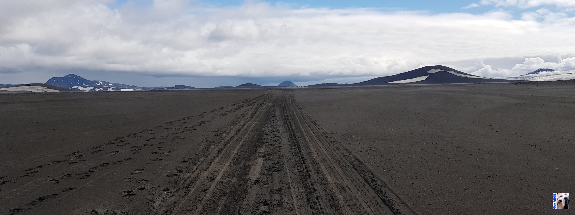 Plaine de sable du Mýrdalsjökull. Plaine de sable du Mýrdalsjökull.