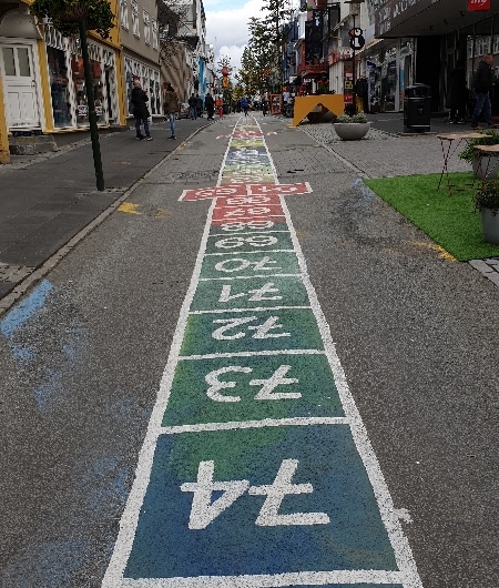Rue colorée, Reykjavík. Rue colorée, Reykjavík.