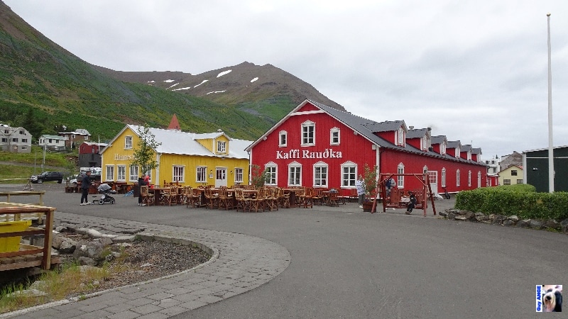 La petite ville de Sigulfjördur. La petite ville de Sigulfjördur.