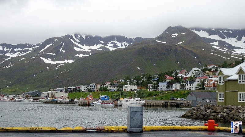 La petite ville de Sigulfjördur. La petite ville de Sigulfjördur.