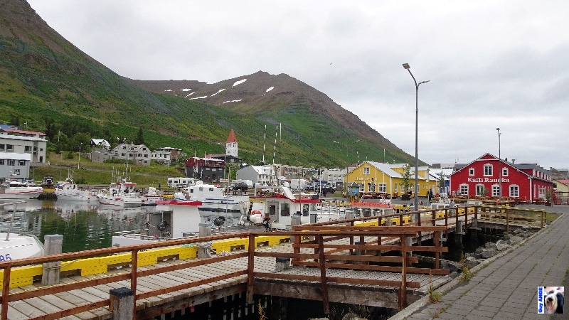 La petite ville de Sigulfjördur. La petite ville de Sigulfjördur.