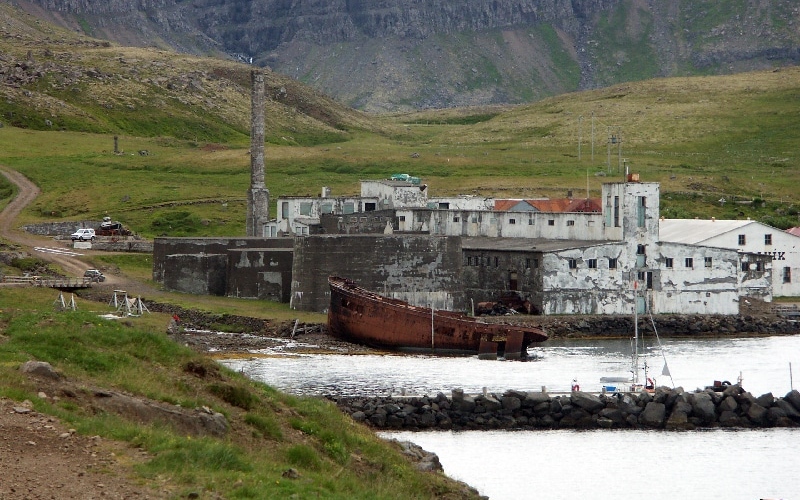 Djúpavík, Islande, les fjords du nord-ouest. Djúpavík, Islande, les fjords du nord-ouest.