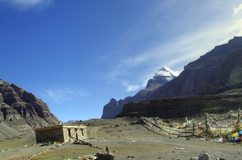 L'entrée de la vallée menant au col de Drölma-la. Le Mont sacré du Kailash au Tibet.