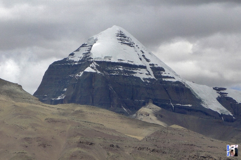 Le mont Kailash recouvert de neiges éternelles. Le Mont sacré du Kailash au Tibet.