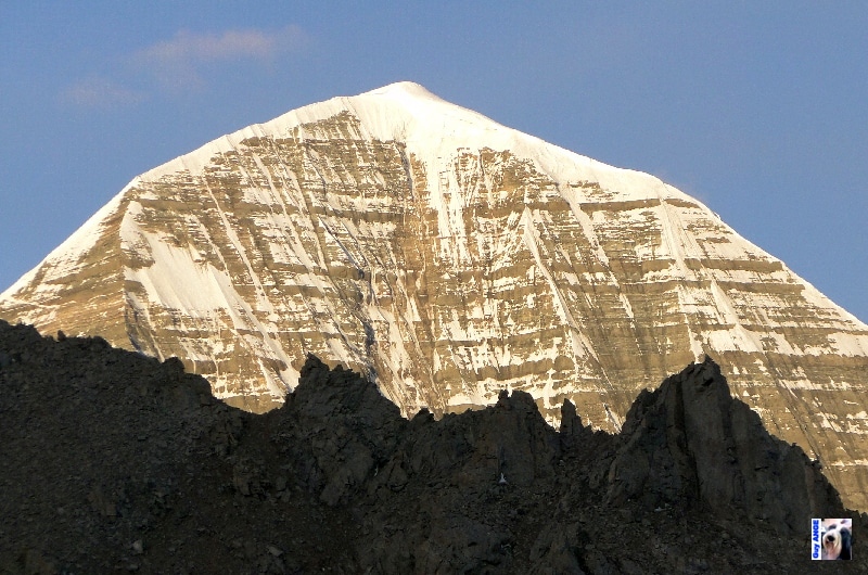 Le jour ,se lève sur le mont Kailash. Le Mont sacré du Kailash au Tibet.