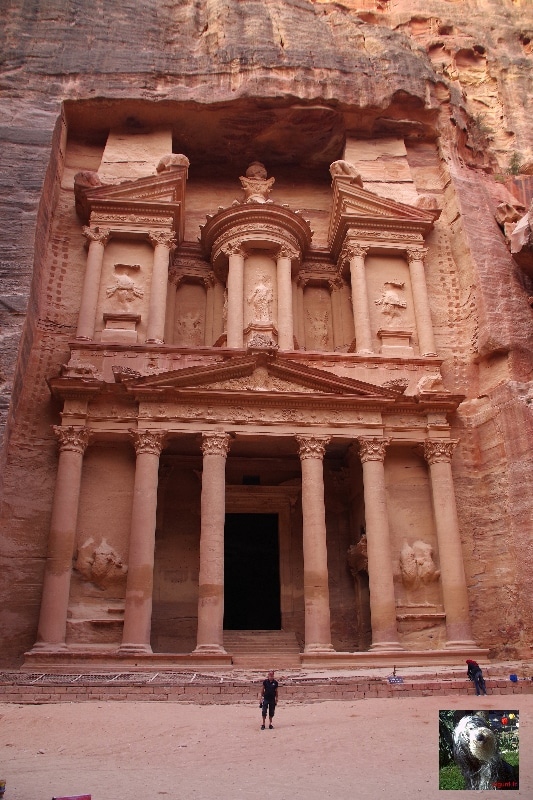 La Khazneh ou Trésor à Pétra en Jordanie. La Khazneh ou Trésor à Pétra en Jordanie.