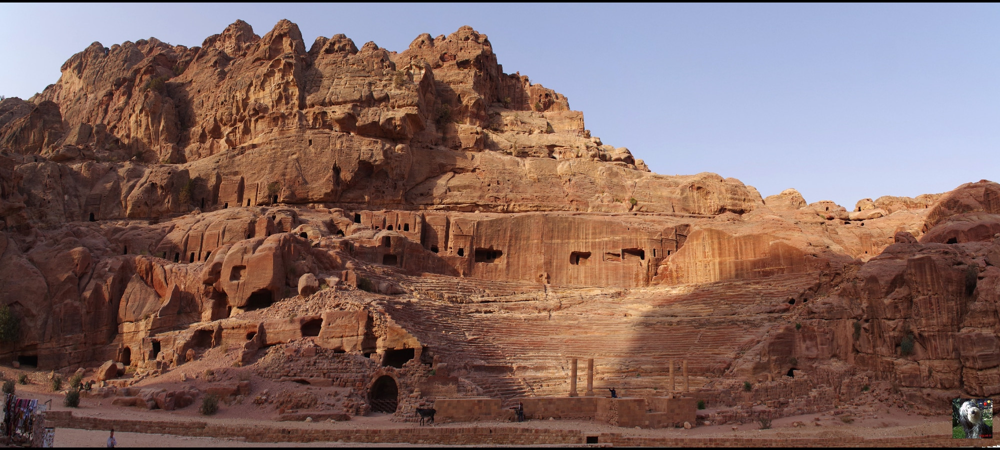 Le Théâtre antique, Pétra, Jordanie. Le Théâtre antique, Pétra, Jordanie.
