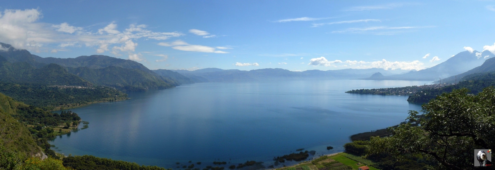 Magnifique lac Atitlan bordé de volcans Guatemala, Lac Atitlan.