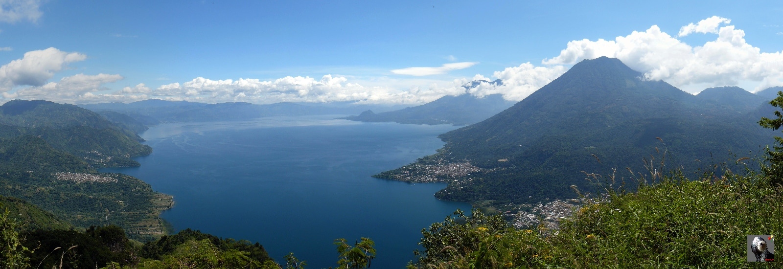 Magnifique lac Atitlan bordé de volcans Guatemala, Lac Atitlan.