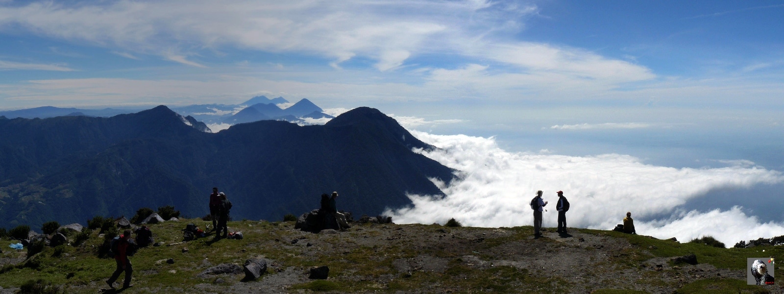 Au sommet du Santa Maria, vue exceptionnelle. Guatemala, le Santiaguito.