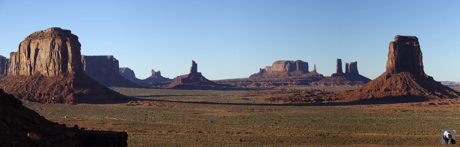 Ces formations rocheuses résultent de l'érosion d'un grand plateau. USA, Monument Valley.