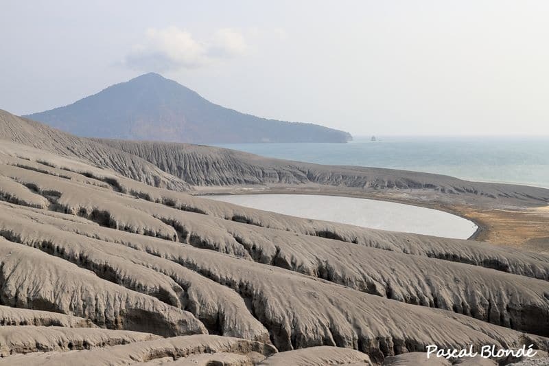 L'île de Rakata en face. Indonésie, Krakatau. (Pascal Blondé)