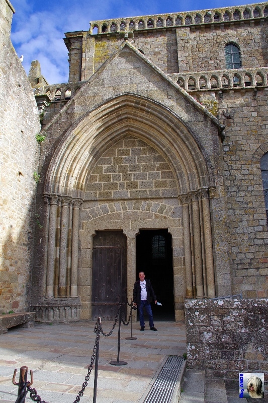 Début de notre visite de l'abbaye. Le Mont Saint Michel.