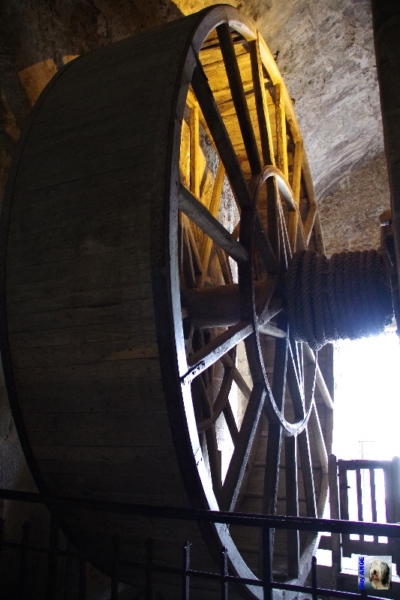 La cage à écureuil servant de treuil pour remonter les charges lourdes. Le Mont Saint Michel.