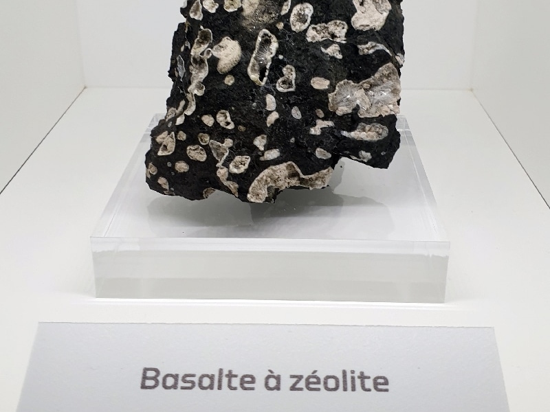 Basalte à Zéolite. La Réunion.