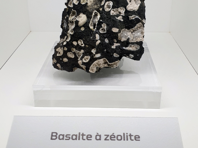 Basalte à Zéolite. La Réunion.