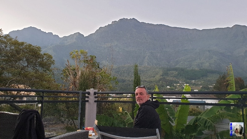 De la Villa Kazuera, apéro en face du Piton des Neiges. La Réunion.