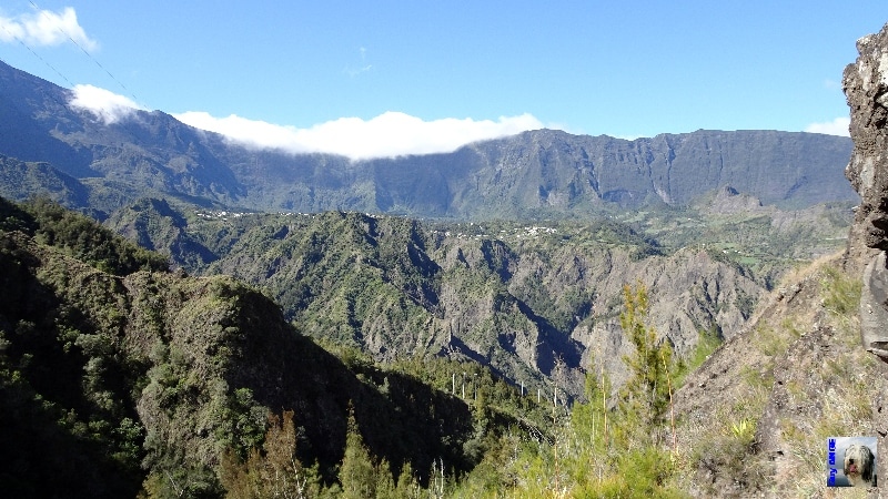 Randonnée jusqu'à Îlet à Cordes. Nous arrivons au niveau de Cilaos sur le plateau voisin. La Réunion.