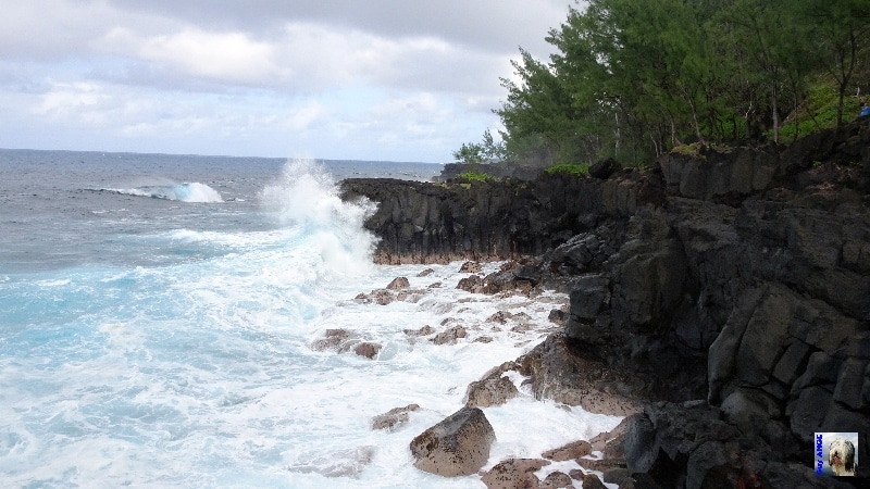 La côte Est de la Réunion peu propice à la baignade. La Réunion.