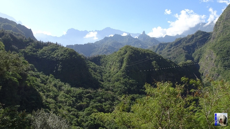 La route qui monte au cirque de Cilaos depuis Saint-Pierre. La Réunion.