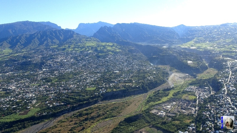 Nous nous dirigeons vers le cirque de Cilaos. La Réunion.