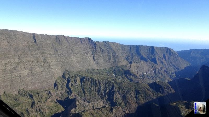 Un des remparts qui délimite le cirque. Impressionnant ! La Réunion.