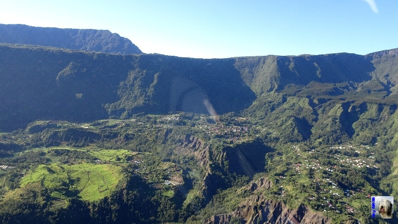 Nous passons dans le cirque de Salazie. La Réunion.