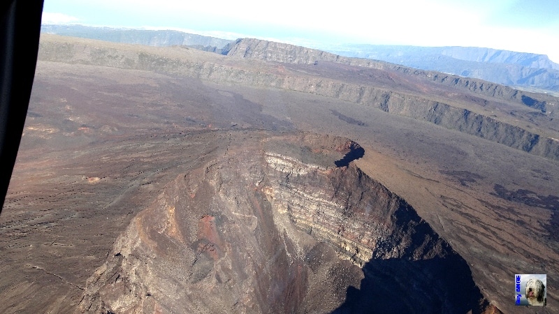 Le grand cratère Dolomieu et le petit, cratère Bory. La Réunion.