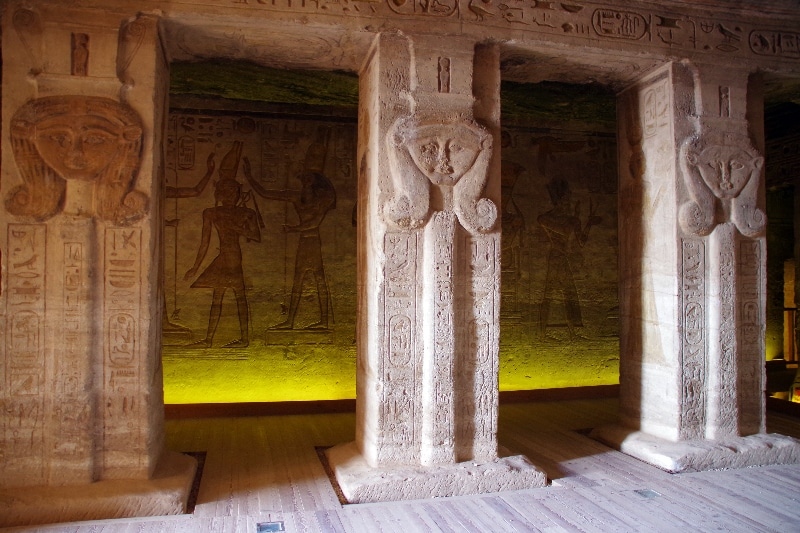 Abou Simbel, l'intérieur du temple de Néphertari. Abou Simbel.