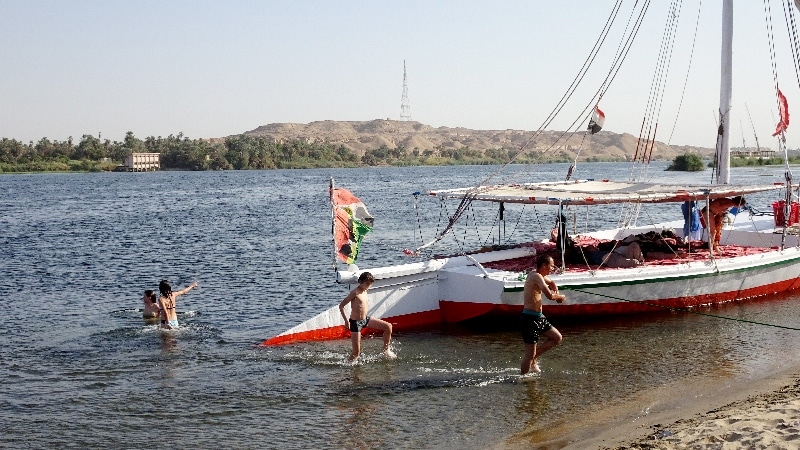 Baignade au niveau des carrières de Silsila. Egypte.