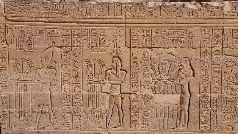 Temple consacré à Sobek, le dieu crocodile et Horus, le dieu faucon. Kom Ombo.