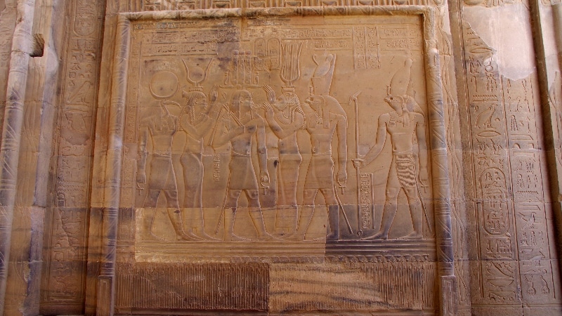 Temple consacré à Sobek, le dieu crocodile et Horus, le dieu faucon. Kom Ombo.