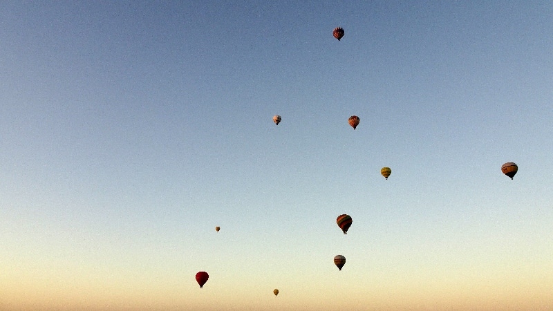 Louxor, vol en montgolfière. Lever de soleil. Louxor, vol en montgolfière.