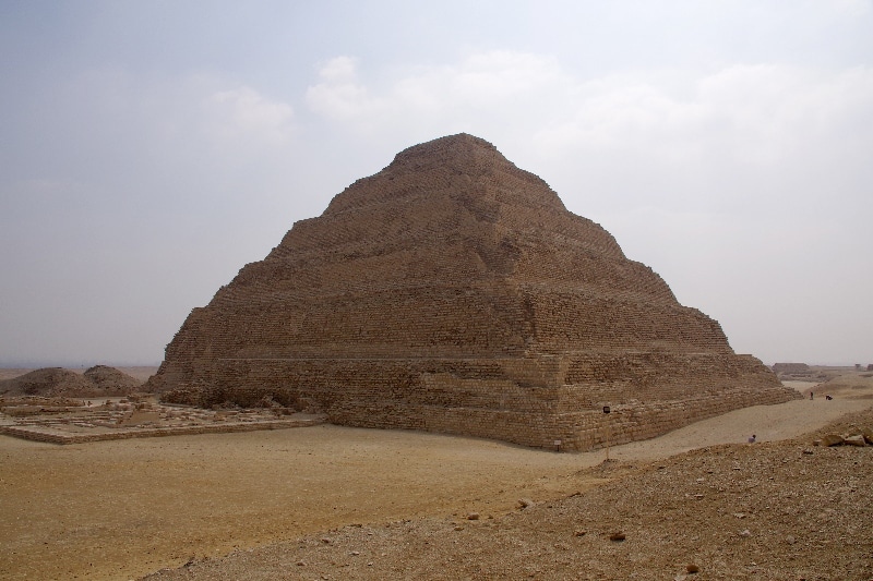 La nécropole de Sakkarah. La pyramide à degré. La nécropole de Sakkarah.