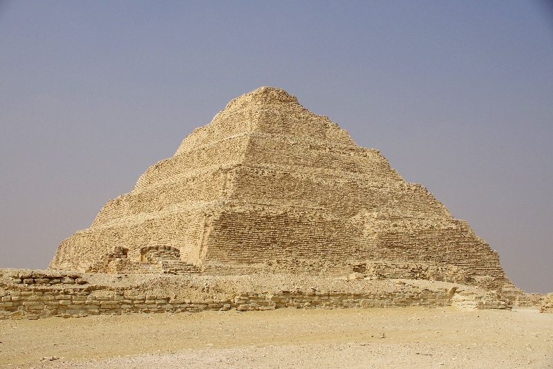 La nécropole de Sakkarah. La pyramide à degré. La nécropole de Sakkarah.