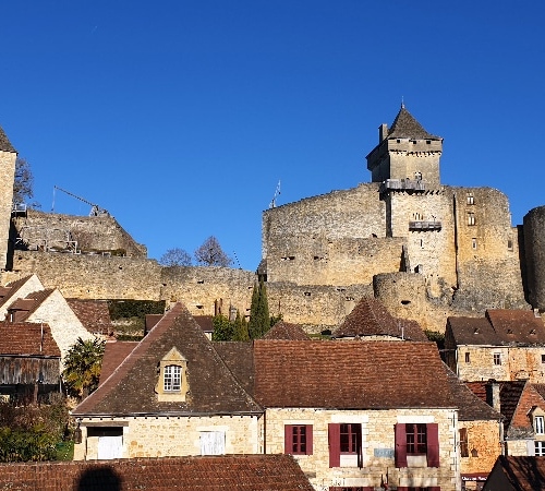 Sur son éperon rocheux, le Château de Castelnaud. Dordogne
